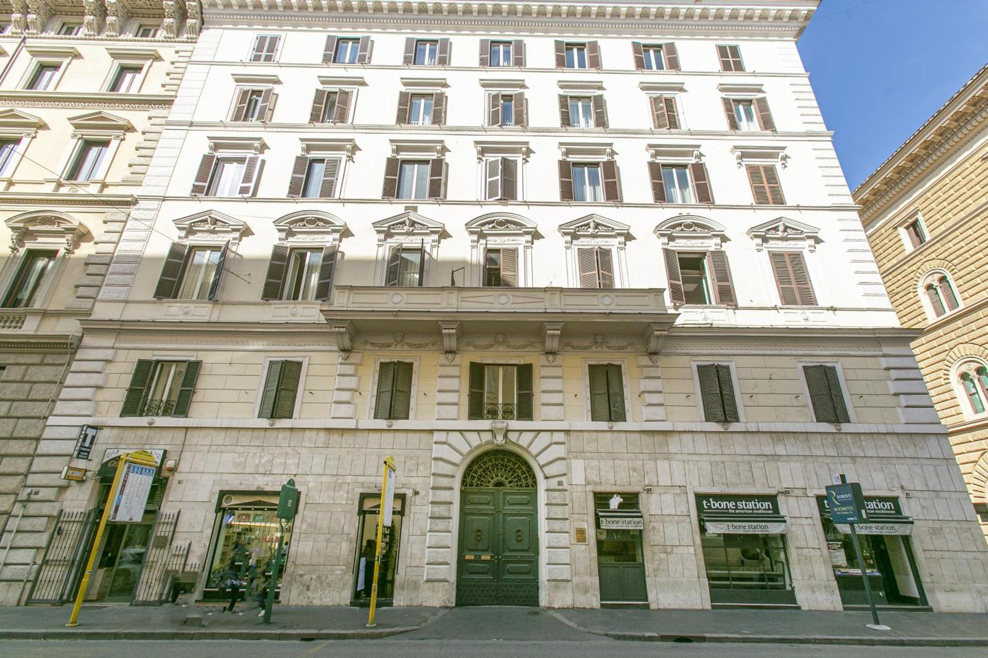 Attico Nel Cuore Di Roma Con Box Privato Per Auto Exterior foto