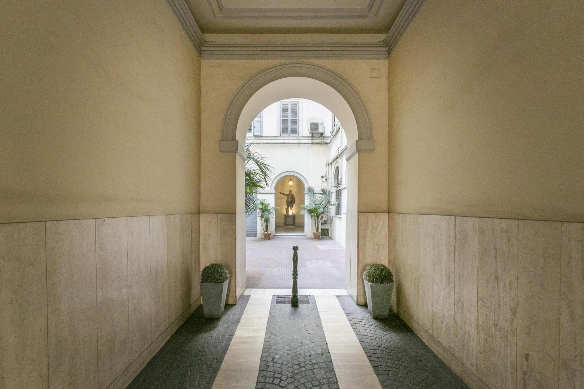 Attico Nel Cuore Di Roma Con Box Privato Per Auto Exterior foto